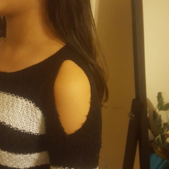 Sweater - Picture 3 of 3